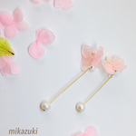 送料無料：ゆらゆらパールと桜色あじさいのイヤリング