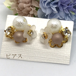 お花とスノーパールのビジューピアス㊱