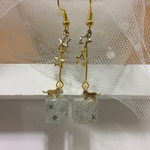 レジンキューブイヤリング、ピアス（星空のねこ散歩）