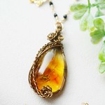 アンバー＊太陽のペンダントトップ（ネックレス＊天然石＊ワイヤーアクセサリー＊ワイヤーアートジュエリー）