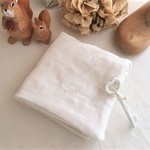 *大人乙女のちょっと上品な刺繍ハンカチ*milkywhite&vanillacolor*お昼寝うさぎとフラワー*８重ガーゼ