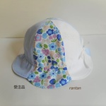 hinana8395様受注品女の子・青いイチゴ・ストライプ・オフホワイトのチューリップハット（45～48）80サイズ位
