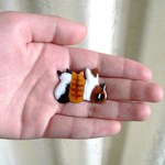 七宝焼・三匹のねこ・まんなかトラ猫