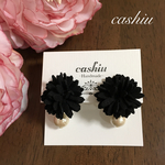フラワー×コットンパールのピアス/イヤリング(ブラック)