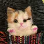 羊毛フェルト三毛猫のブローチ