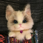 羊毛フェルトラグドール猫のブローチ