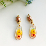 黄色とオレンジのかすみ草入りピアス／イヤリング