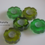 green*silver mix  flower テーブルカット チェコビーズ 5個