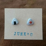 ＊陶器の小さなおにぎりピアス＊