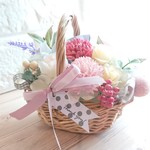 母の日ギフト＊カーネーションのミニバスケット＊フラワーアレンジメント