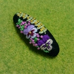 「ビオラとお花 3 」刺繍ヘアピン