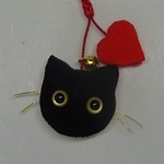 ちりめん根付け　ねこ  (黒猫&ハート) 