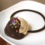 チョコ掛けチョコレートバニラアイスのヘアゴム☆食品サンプル