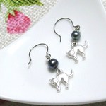 アングリーキャットのピアス（シルバー系）