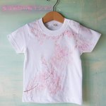 桜散る手描きＴシャツ