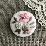 花刺繍 ブローチ