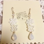 【送料込】ホワイトお花レースと雫ビーズのピアス