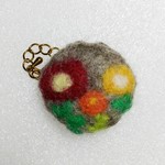 お花のキーホルダー　ストラップ　羊毛フェルト