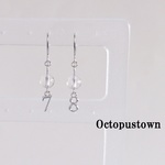 【4月の誕生石】 万能な力を発揮する 水晶と選べるナンバーチャームのピアス（天然石/シルバーカラー）