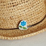 小さなお花の手刺繍ブローチ（ブルー）