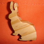 木製ブローチ　「うさぎ」　③