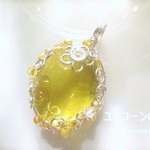 イエローフローライトペンダント（ワイヤーアートジュエリー☆ワイヤーアクセサリー☆ワイヤーラッピング天然石ネックレス）