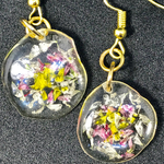 送料無料 お花畑かすみ草レジンピアス