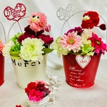 お得プライス😃母の日アレンジメント💐メルシーバケツ缶レッド♥️