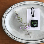 ちょうちょとすずらんの刺繍のヘアゴム