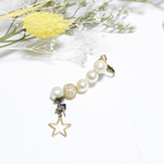 星がアクセントのイヤーカフピアス
