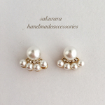 全品￥300✨春におすすめ🌸樹脂パールとクリアストーンの縁どりピアス