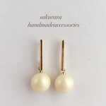 全品￥300✨春におすすめ🌸大ぶりパールとゴールドラインピアス