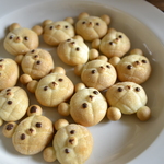 新規さま限定 くまメロンパン  ブローチまたはマグネット