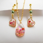 カーネーションのネックレスとイヤリング 花 母の日