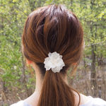 ホワイトフラワーヘアポニー