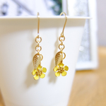 黄色の忘れな草のピアス