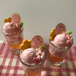 桜パフェのメモスタンド