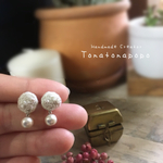 小さな小さな刺繍ピアス   オフホワイト