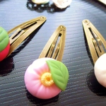 和菓子シリーズ　椿のねりきりのスリーピン（ぱっちんどめ）