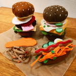 ハンバーガー屋さんごっこ。