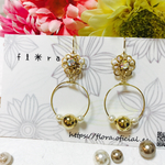 ゴールドフラワーのフープピアス