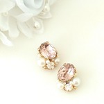 ピンクベージュのビジュー　イヤリングor ピアス