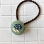送料無料●刺繍のくるみぼたん。ヘアゴム。