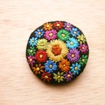 小花模様フェルトブローチ