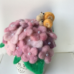 ふんわり紫陽花とカタツムリ親子