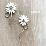 ホワイト×シルバーのお花とウェーブのピアスorイヤリング