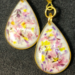 送料無料 雪解けに咲く花レジンピアス