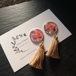 ドライフラワーとタッセルのイヤリング、ピアス
