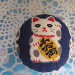 マカロンケースのストラップ　(まねき猫　青)