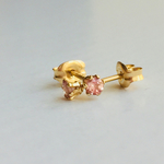✳︎14kgf ✳︎ピンクカラーチェンジガーネット一粒ピアス
